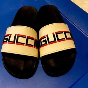 Gucci: Mens rubber flip flops